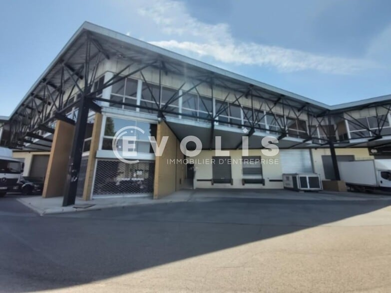 12 Avenue Arago, Morangis to rent - Building Photo - Image 1 of 9