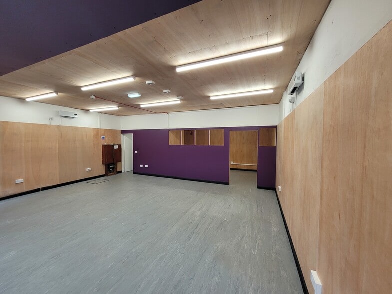 130 Blochairn Rd, Glasgow to rent - Building Photo - Image 2 of 2