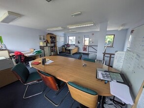 Merrow Ln, Guildford to rent Interior Photo- Image 1 of 3