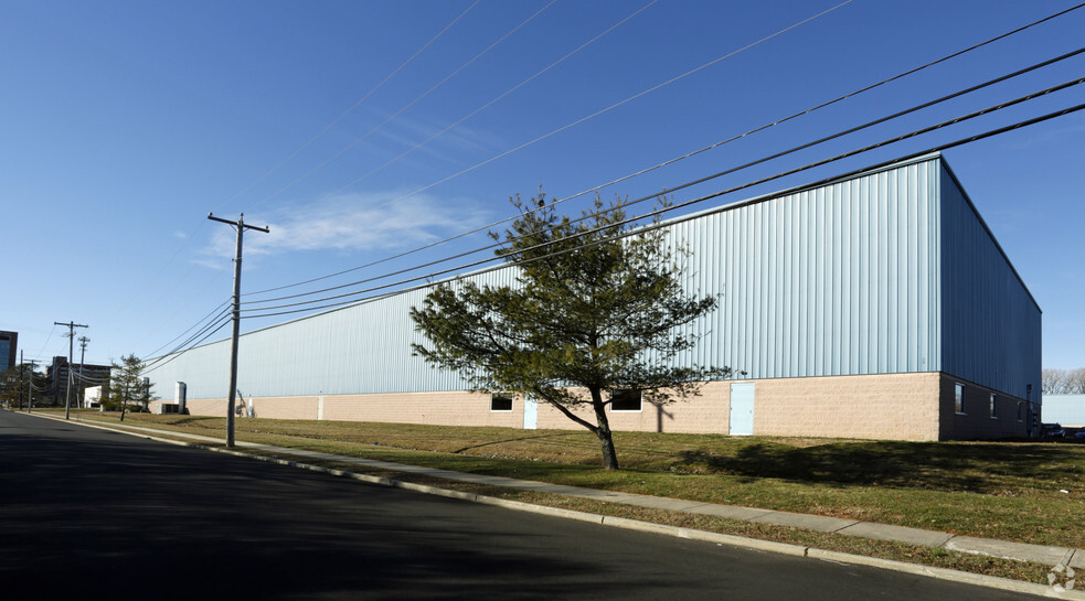 1930 Heck Ave, Neptune, NJ for rent - Primary Photo - Image 1 of 2