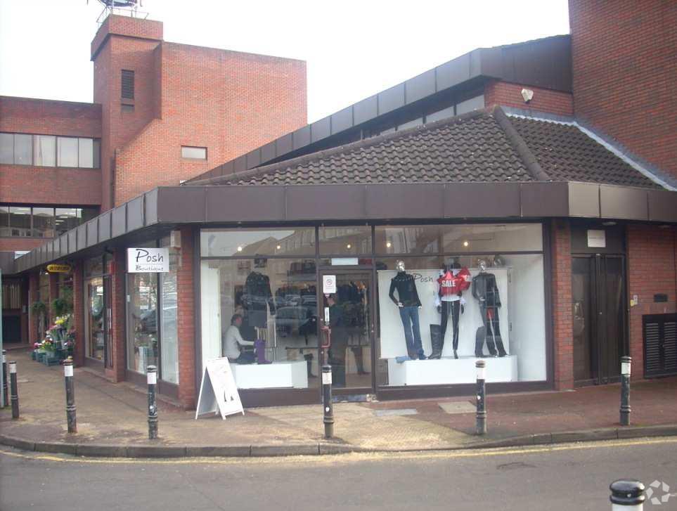 2-4 Station Para, Virginia Water for sale Primary Photo- Image 1 of 1