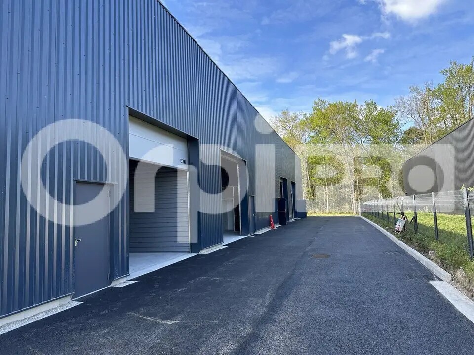 Light Industrial in Salaunes to rent Building Photo- Image 1 of 9