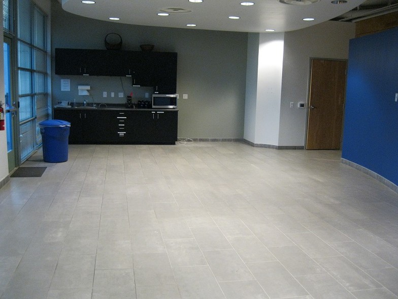 7710 W Cheyenne Ave, Las Vegas, NV for sale - Interior Photo - Image 3 of 9