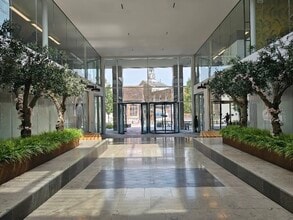 Vine St, Uxbridge to rent Building Photo- Image 2 of 9