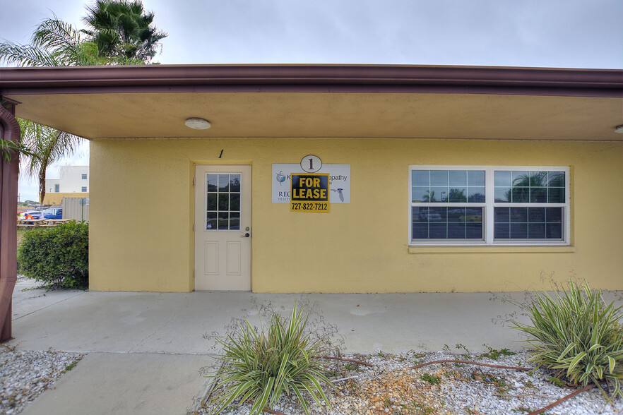 13910 Fivay Rd, Hudson, FL for rent - Building Photo - Image 2 of 21