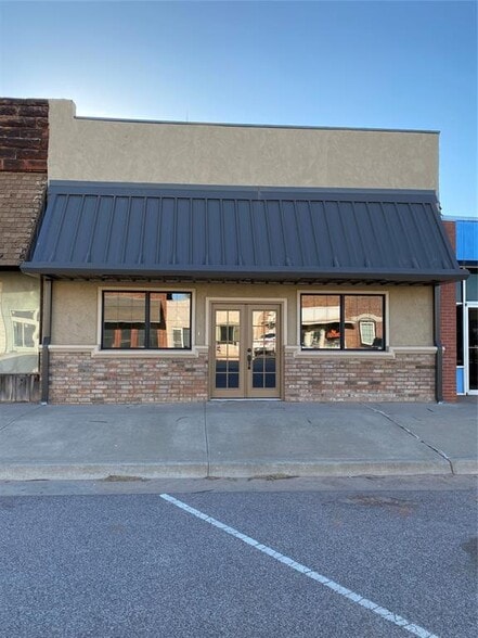 111 Grand St, Crescent, OK for sale - Building Photo - Image 1 of 11