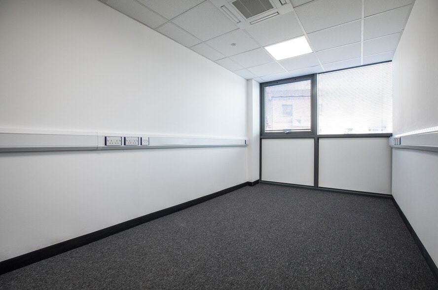 Winterstoke Rd, Bristol to rent - Building Photo - Image 3 of 7