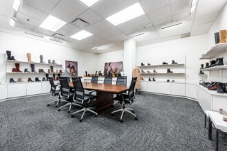 5745 Rue Paré, Mt Royal, QC to rent Building Photo- Image 2 of 11