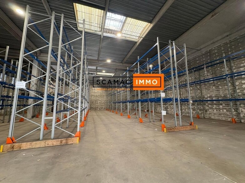 Industrial in Herblay-sur-Seine to rent - Building Photo - Image 1 of 3