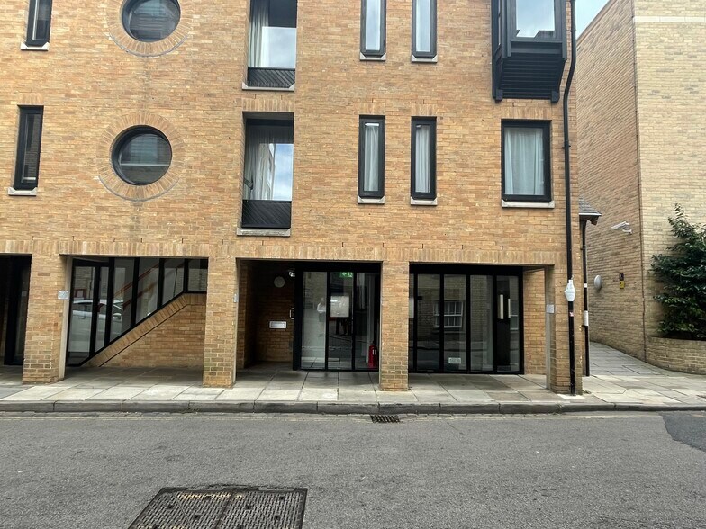 Thompsons Ln, Cambridge for rent - Primary Photo - Image 1 of 11