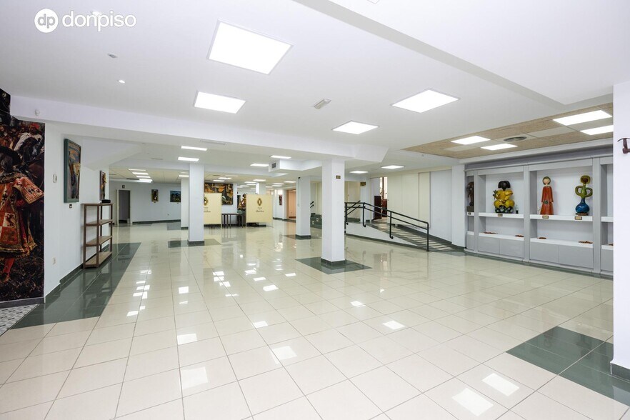 Avenida Santa María de la Alhambra, Granada, Granada for sale - Interior Photo - Image 2 of 34