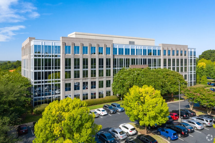 10735 David Taylor Dr, Charlotte, NC to rent - Building Photo - Image 3 of 33