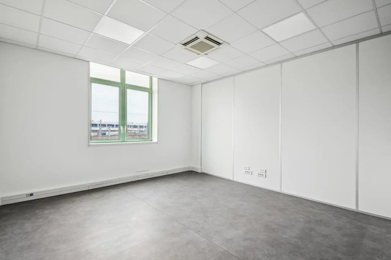 Office in Pantin to rent Interior Photo- Image 1 of 16