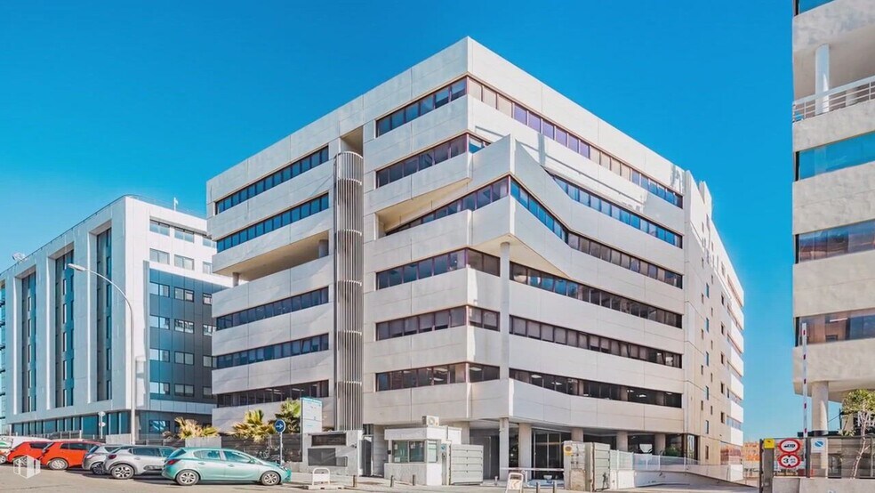 Calle de María Tubau, 3, Madrid, Madrid to rent - Commercial Listing Video - Image 2 of 23