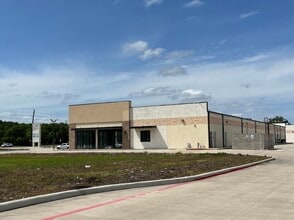 8421 FM 521 Rd, Rosharon, TX to rent Interior Photo- Image 1 of 1