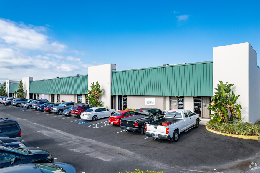 6001-6029 Jet Port Industrial Blvd, Tampa, FL for rent - Building Photo - Image 1 of 11