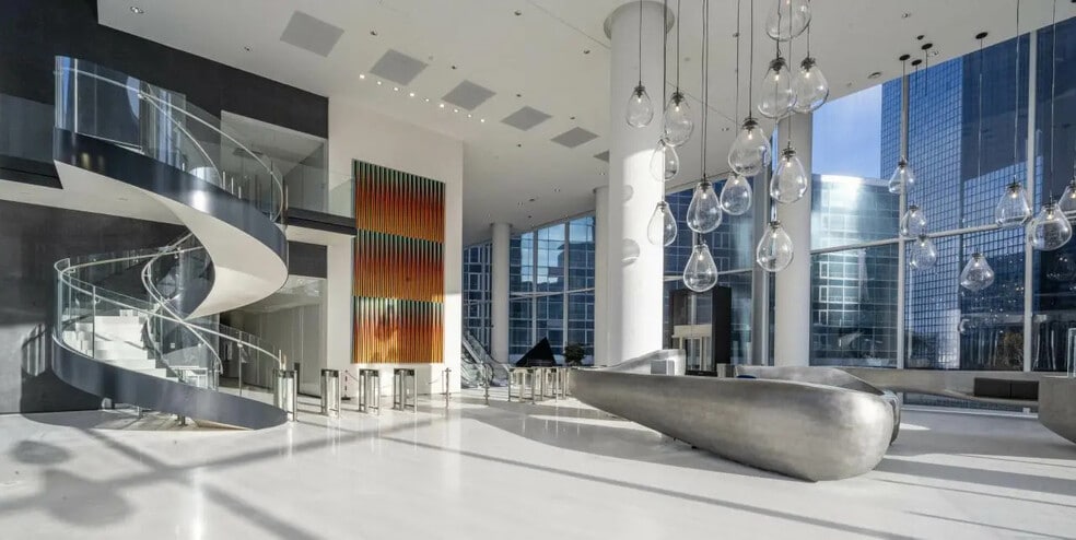Office in Courbevoie to rent - Building Photo - Image 2 of 52