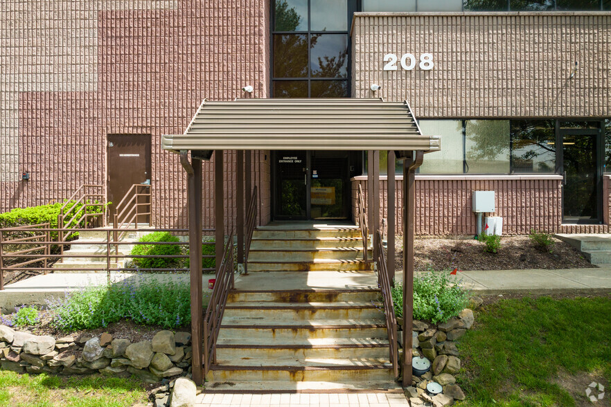 208 Passaic Ave, Fairfield, NJ for rent - Building Photo - Image 2 of 8