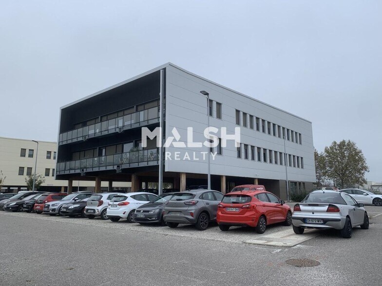 Office in Beynost to rent - Building Photo - Image 1 of 14