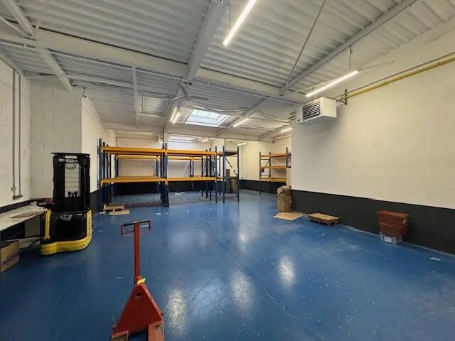 Location Entrepôt 516 m² - Photo 1