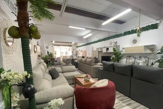 Retail in L'Hospitalet de Llobregat, Barcelona to rent Interior Photo- Image 2 of 5