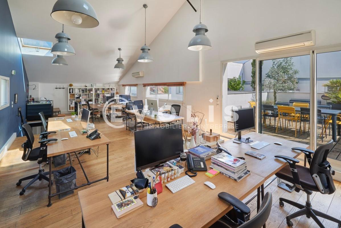 Office in Malakoff to rent Building Photo- Image 1 of 13