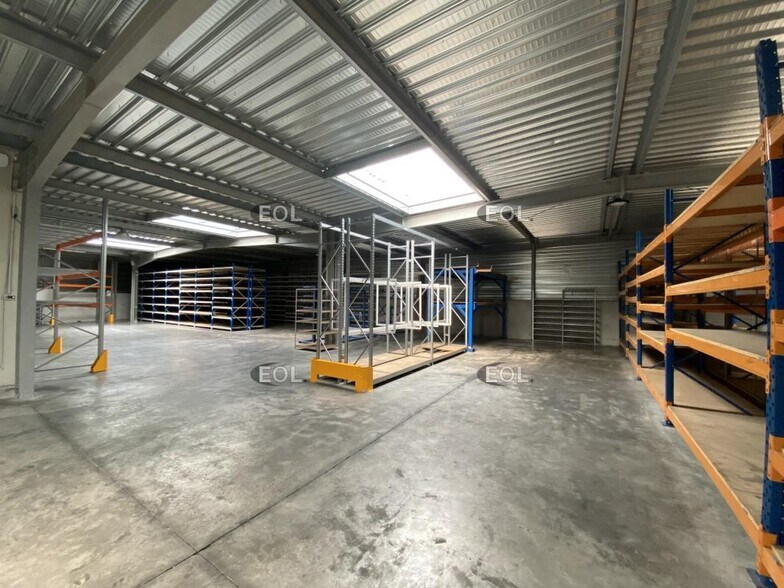 Light Industrial in Chilly-Mazarin to rent - Interior Photo - Image 1 of 6