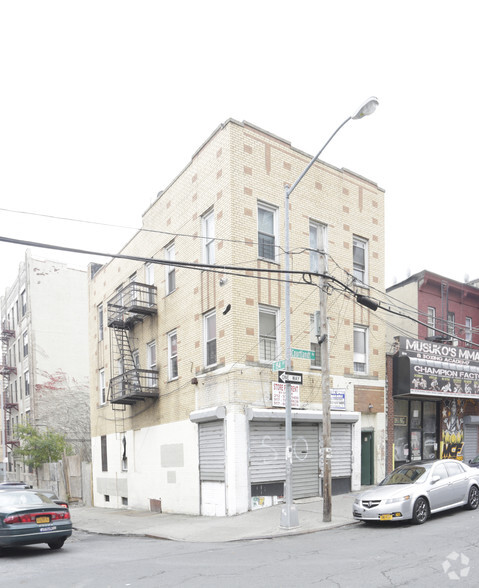 688 Courtlandt Ave, Bronx, NY for sale - Primary Photo - Image 1 of 1