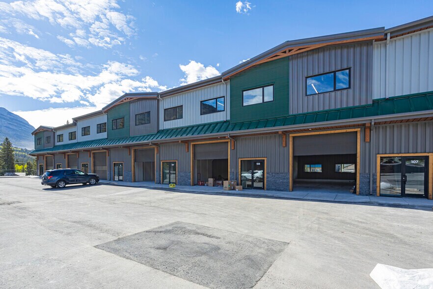 100 Alpine Mdws, Canmore, AB for rent - Building Photo - Image 2 of 2