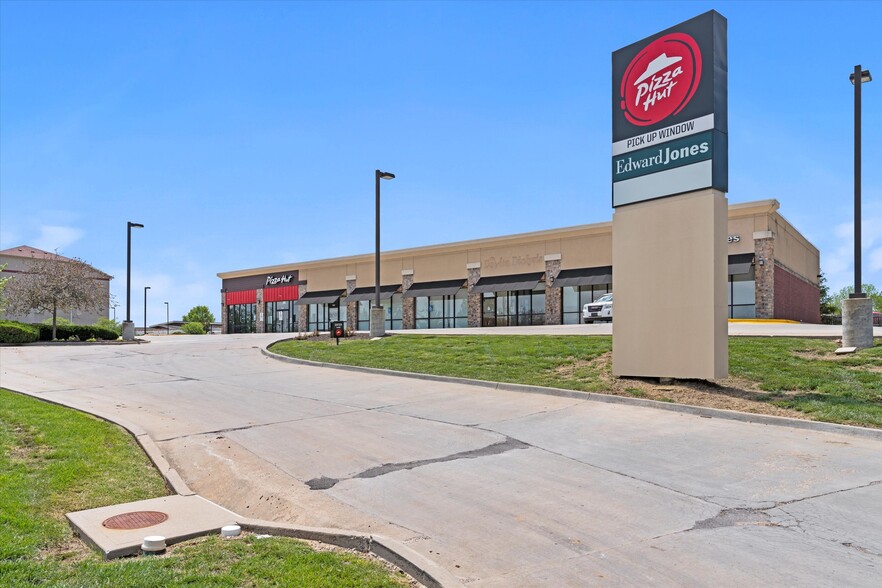 1601-1613 E Peoria St, Paola, KS for sale - Building Photo - Image 1 of 13