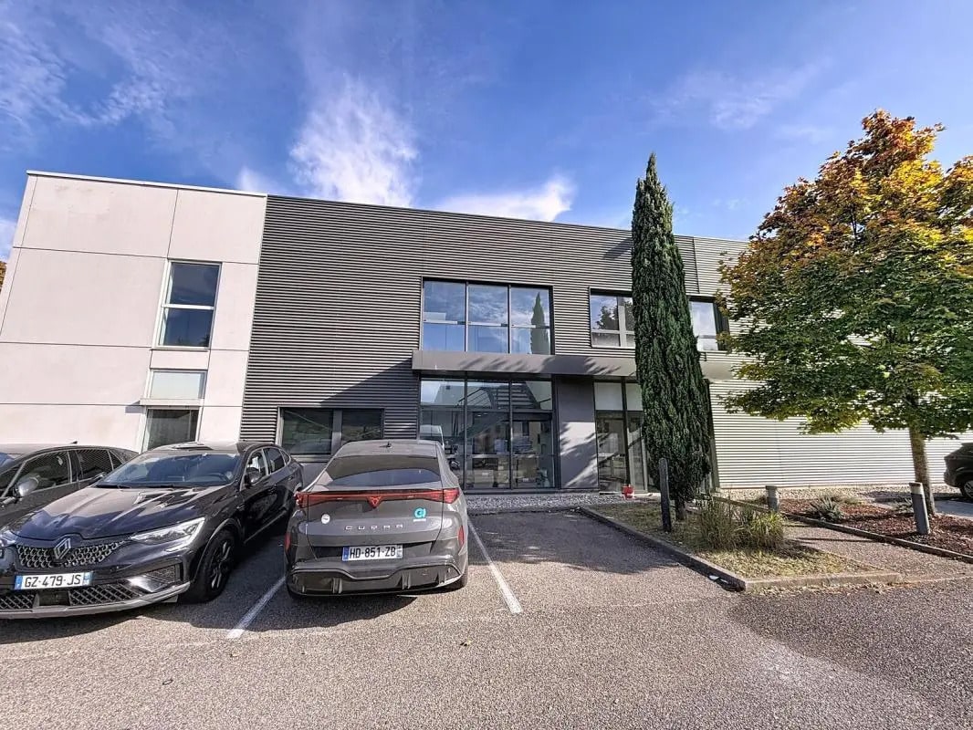 Office in Saint-Priest to rent Building Photo- Image 1 of 10