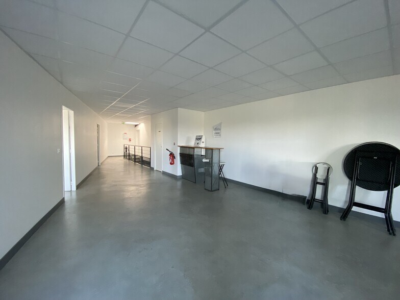 1 Village Artisanal Du Clouet, Pompignac for sale - Building Photo - Image 3 of 11