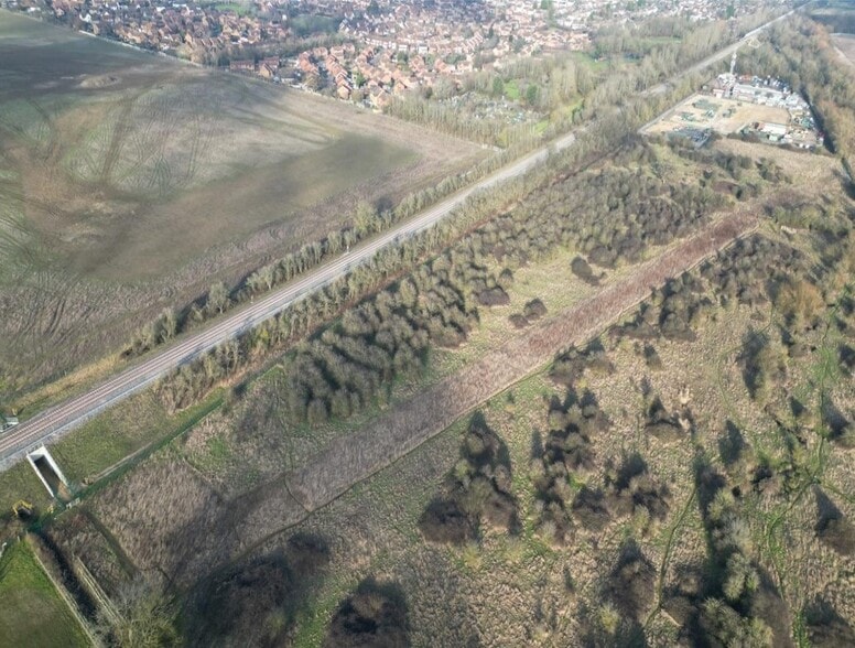 124 Bletchley Rd, Newton Longville to rent - Primary Photo - Image 1 of 3