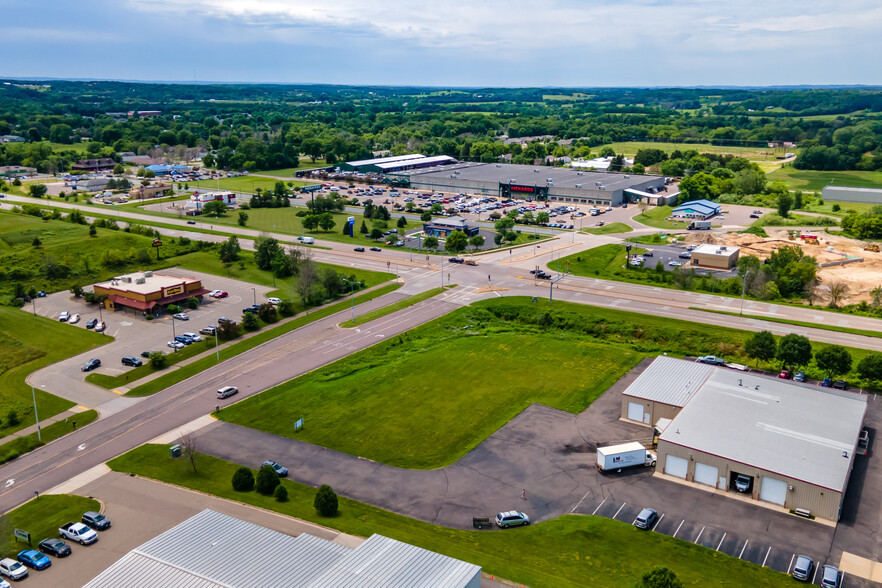 Truax Blvd, Eau Claire, WI for rent - Building Photo - Image 1 of 4