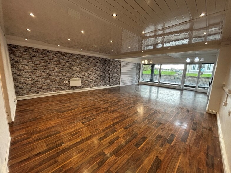 17 Almswall Rd, Kilwinning to rent - Building Photo - Image 2 of 3