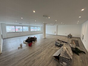 64-68 Station Ln, Pontefract to rent Interior Photo- Image 1 of 4