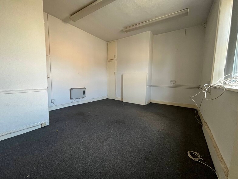15-23 Nelson Street, Batley for sale - Interior Photo - Image 3 of 10