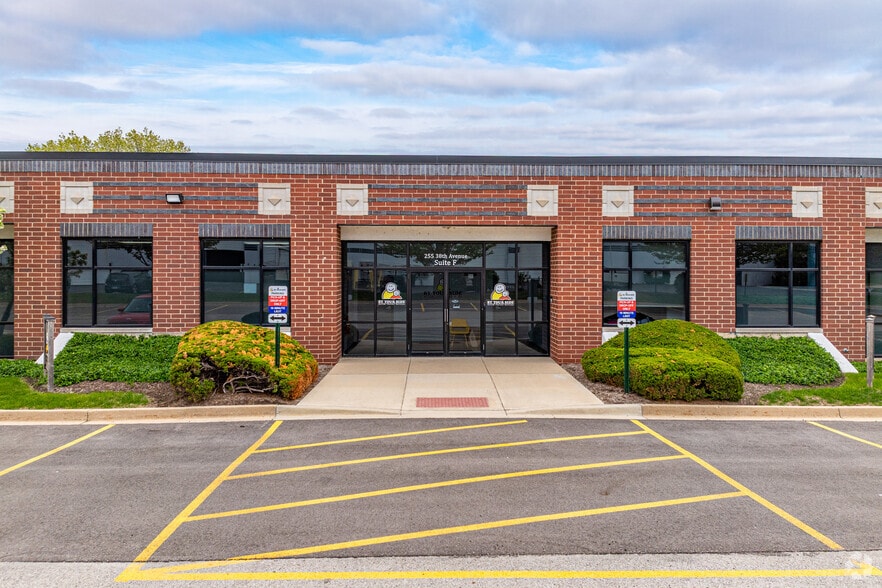 255 38th Ave, St Charles, IL to rent - Building Photo - Image 3 of 5