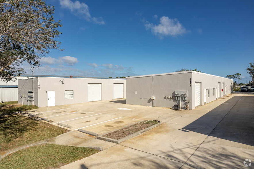 7275 Waelti Dr, Melbourne, FL for sale - Primary Photo - Image 1 of 9