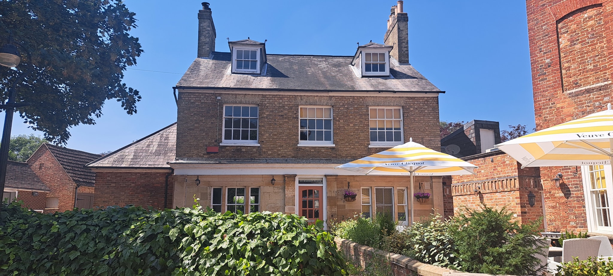 20 Market Pl, Stoke Hammond to rent Primary Photo- Image 1 of 3