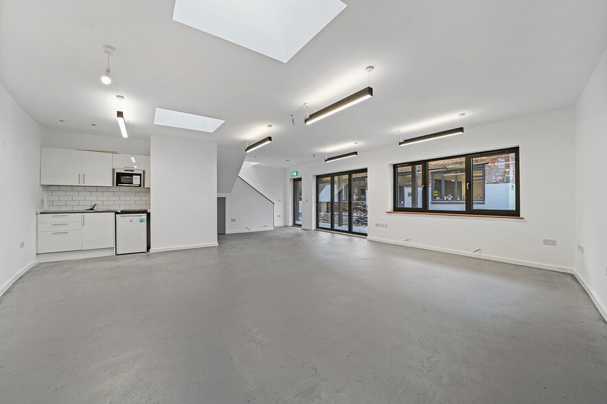 Leswin Pl, London to rent - Building Photo - Image 3 of 9