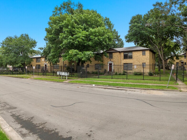 3400 W Brookview Dr, Waco, TX 76710 Brookview Apartments UK