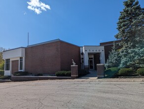 5440 E Fall Creek Parkway North Dr, Indianapolis, IN for rent Building Photo- Image 2 of 6