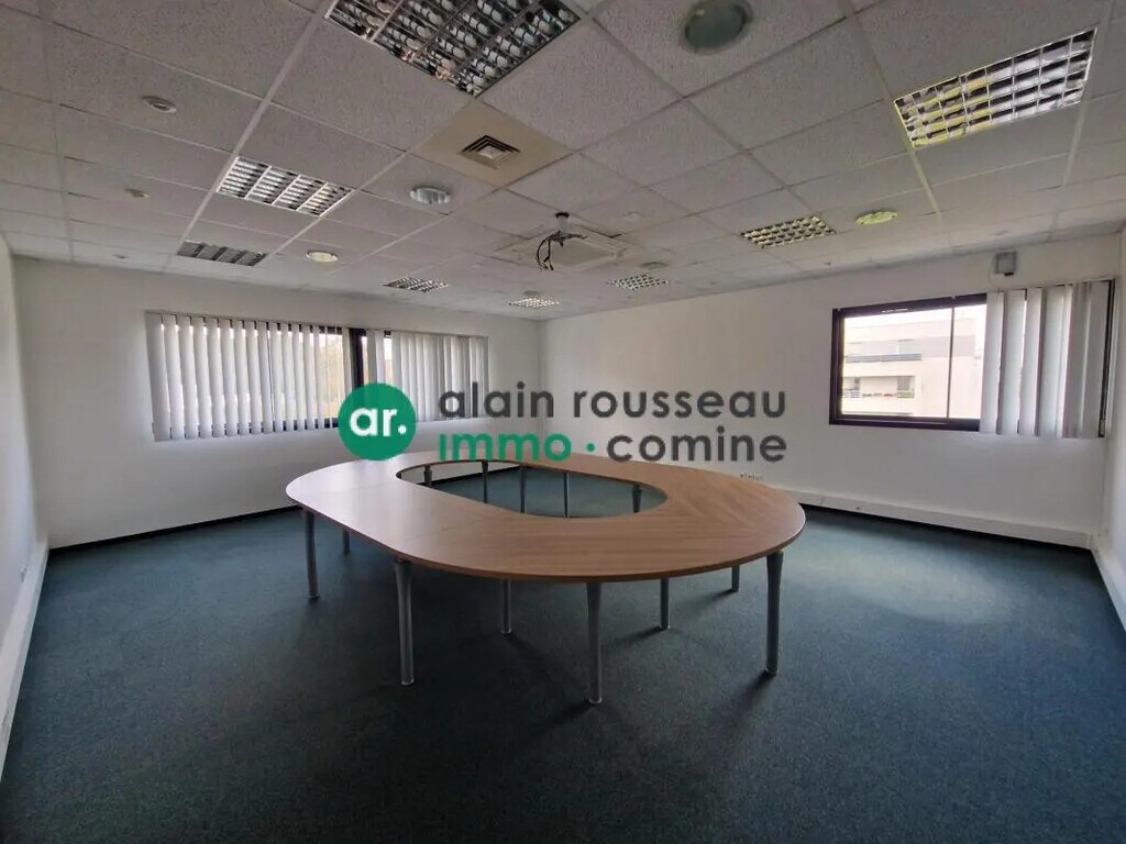 Location Bureaux 600 m² - Photo 1