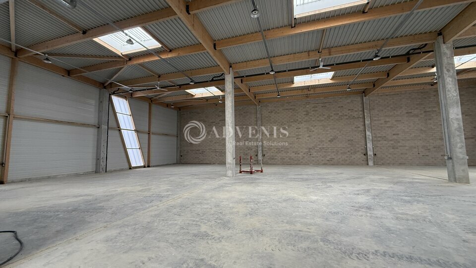 Light Industrial in Lognes to rent - Building Photo - Image 2 of 12