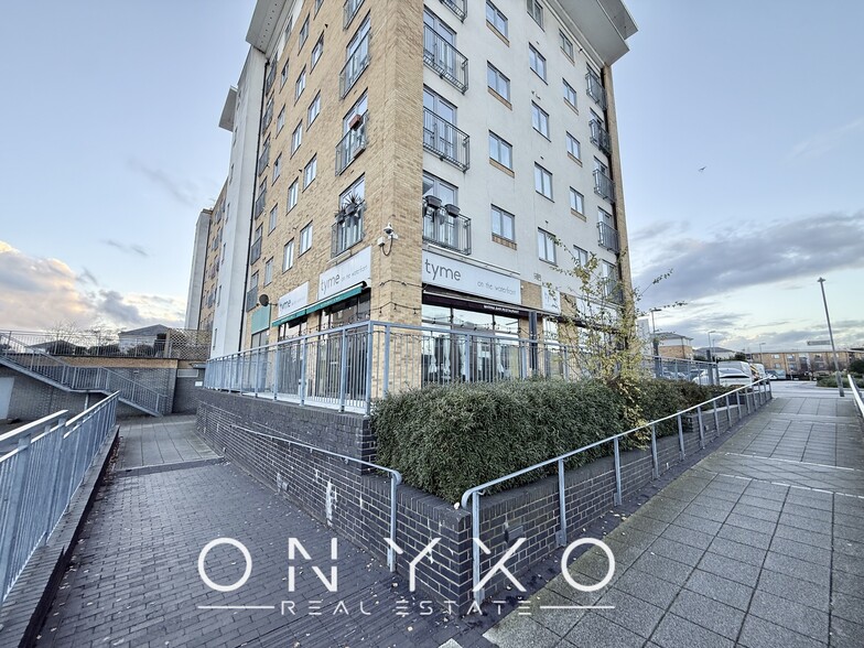 9 Higham Mews, Northolt to rent - Building Photo - Image 2 of 4