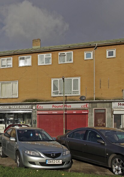 97 Clare Rd, Staines to rent - Building Photo - Image 2 of 8