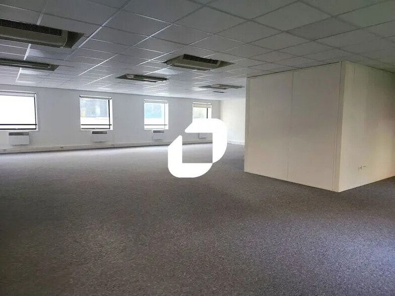 Office in Bordeaux to rent - Interior Photo - Image 2 of 6