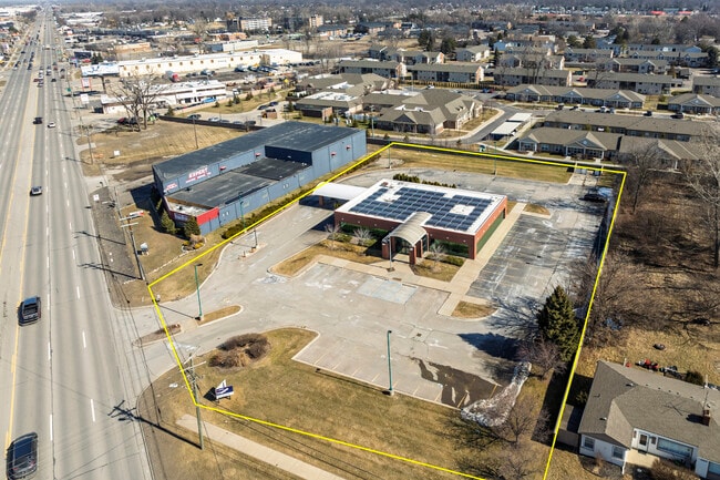 More details for 30730 Groesbeck Hwy, Roseville, MI - Retail for Auction