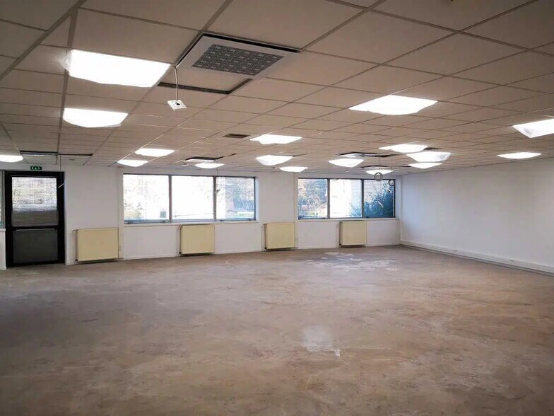 Office in Évry-Courcouronnes to rent - Building Photo - Image 3 of 8